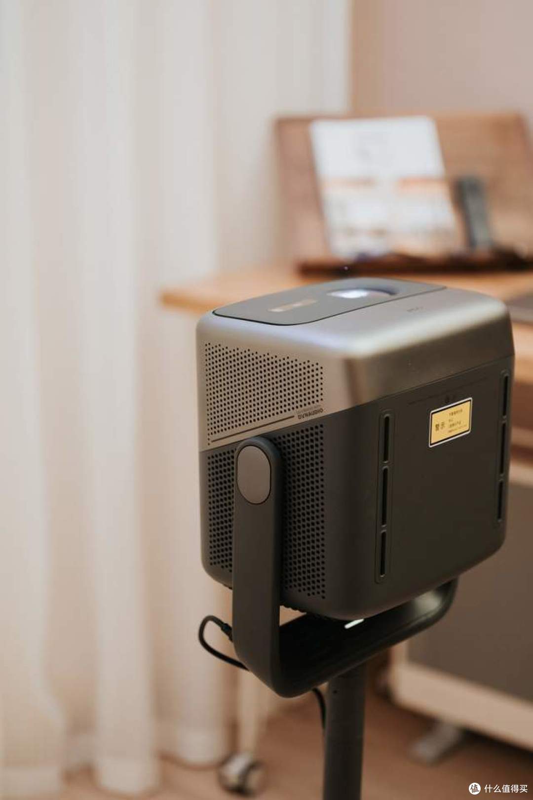 理想中的投影,坚果N1 Pro三色激光云台投影深度体验