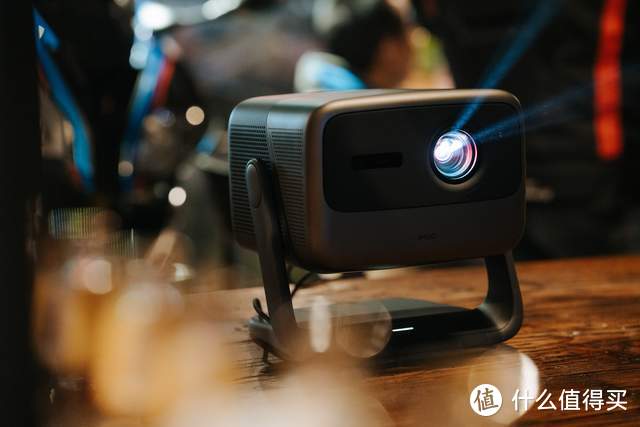 理想中的投影,坚果N1 Pro三色激光云台投影深度体验