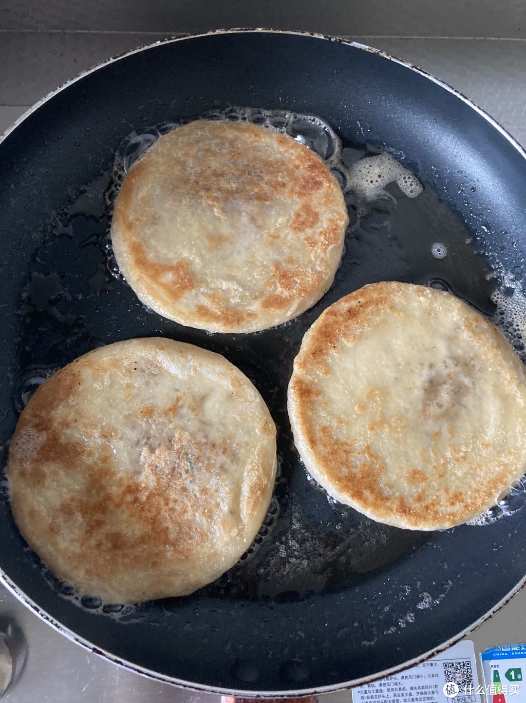 煎好一面的馅饼