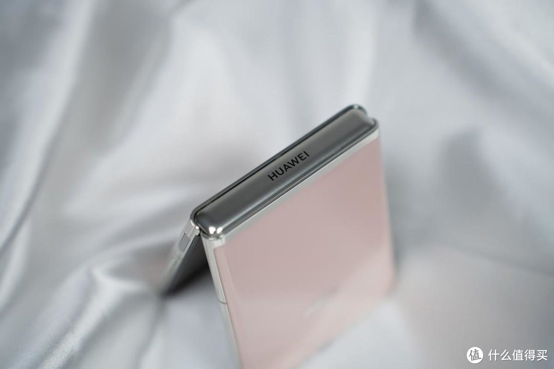 时尚配色灵动设计，华为Pocket S引领手机颜值新动向