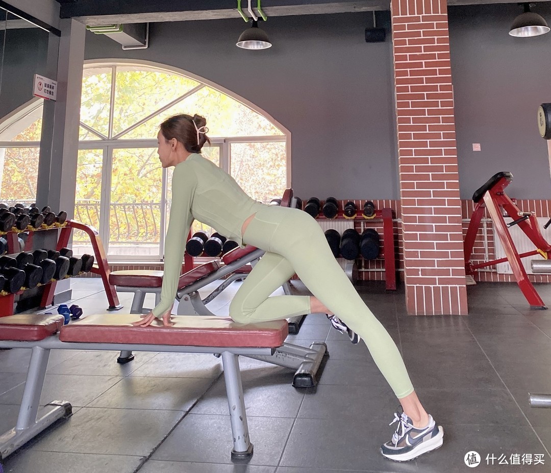 瑜伽服套装女2022新款网红爆款时尚高级感专业训练跑步运动健身服