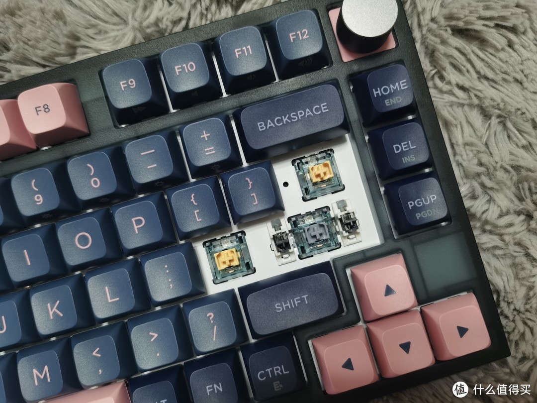 一把专为游戏而生的机械键盘Skyloong GK75冰川光轴RGB旋钮版