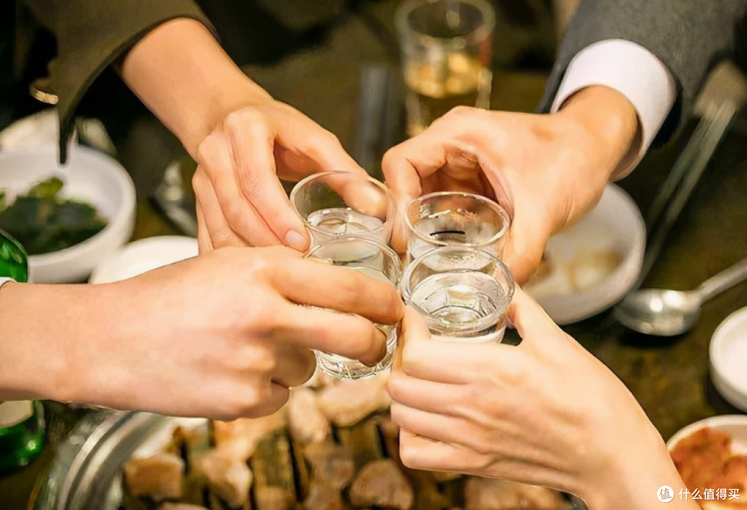 年轻人为啥不爱劝酒了?网友:喝酒倒没啥,主要是烦这3种行为&nbsp