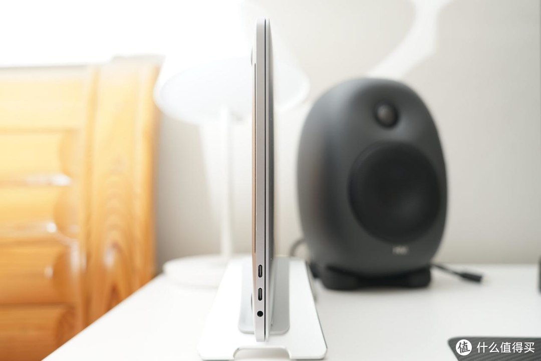用苹果官方认证第三方配件，打造MacBook Pro笔记本外接显示器的极简桌面