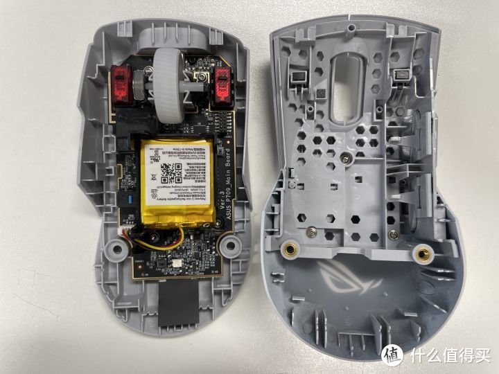 手感、颜值、性能兼具？ROG月刃AimPoint月耀白拆解评测