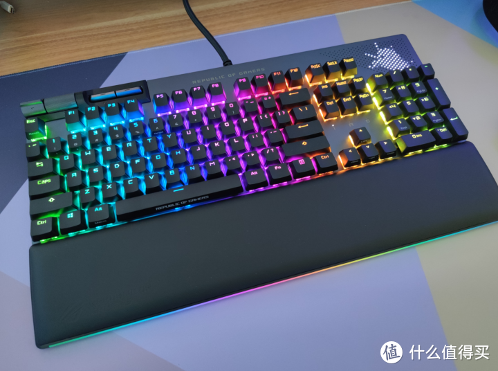 【实测】ROG耀光2幻：游戏键盘的天花板，RGB效果拉满！