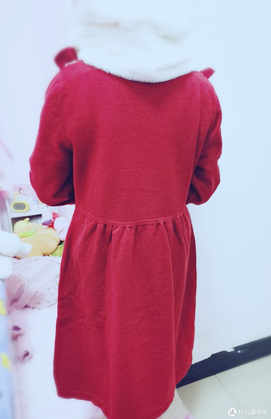 圣诞节元旦节一条红裙一个毛绒绒的围巾帽特有气氛