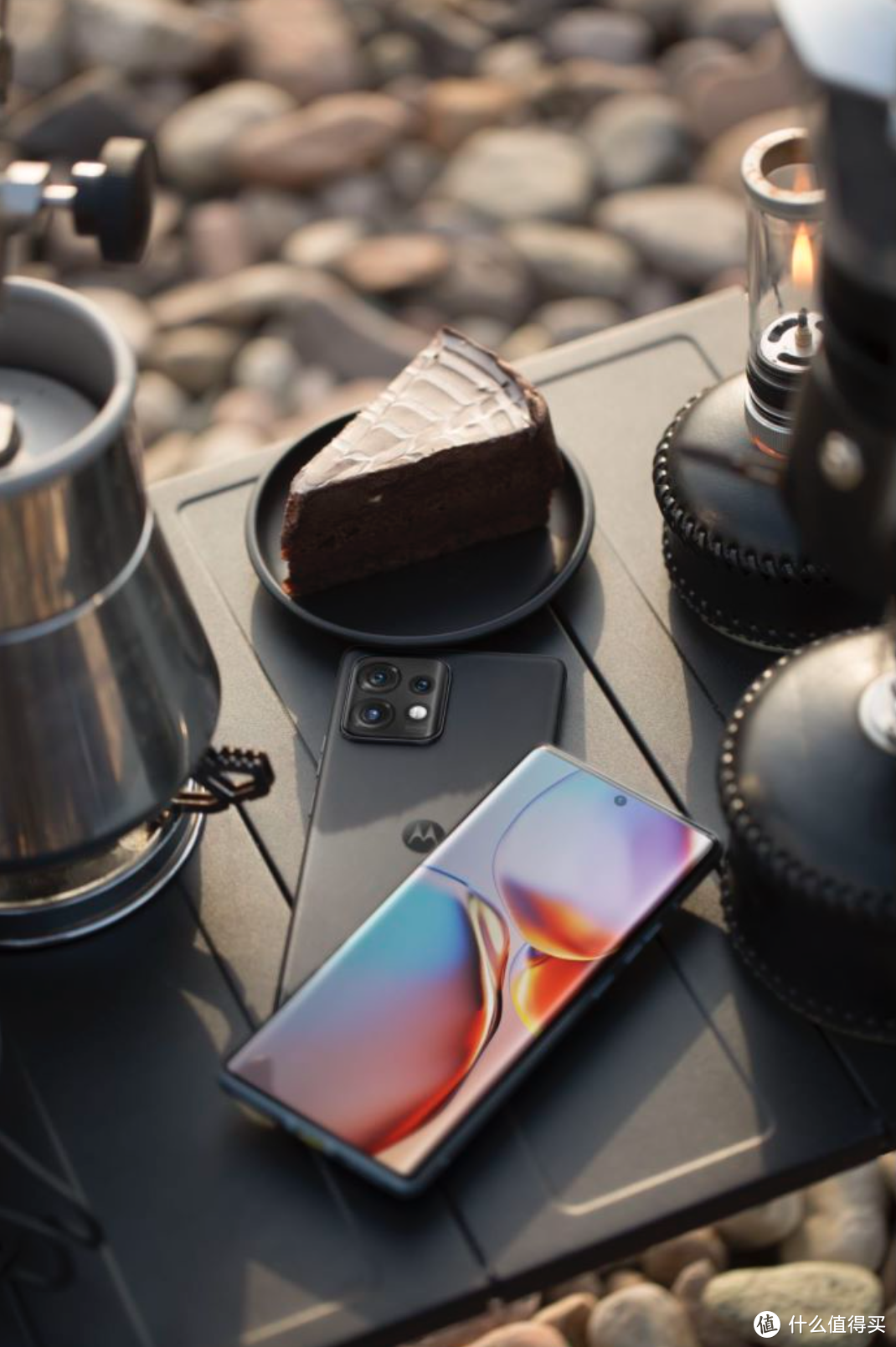 Moto一口气发布三款手机：价格战打出极致、流行色上探巅峰！