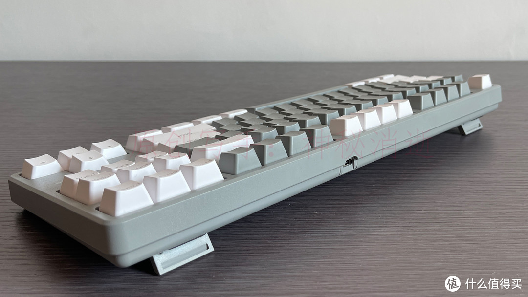 全键轴体热插拔、炫彩灯效、87键紧凑配列-百元机械键盘新卷王，黑爵AK873有线DIY机械键盘