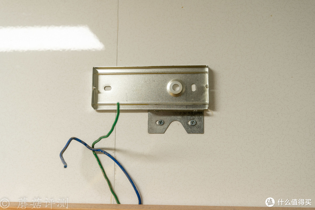 安装简单,效果不错,yeelight易来led镜前灯l600 安装体验