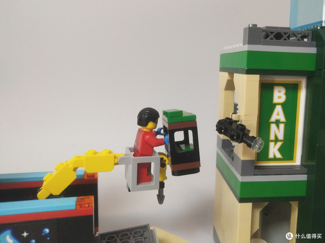 乐高城市组套装试玩警察大战银行抢匪保障乐高城市安全