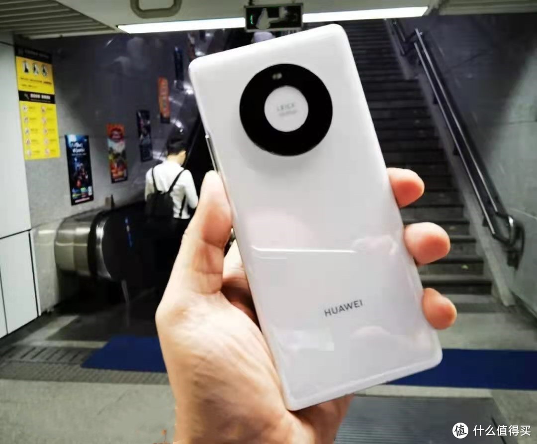 华为悄悄上架5G手机：麒麟990E+曲面屏+徕卡影像，你还买吗？