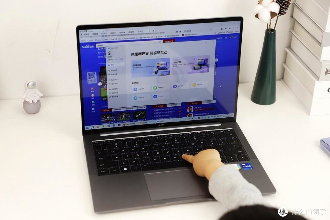 商务本荣耀MagicBook V 14 2022图赏：没想到它居然也是性能本！