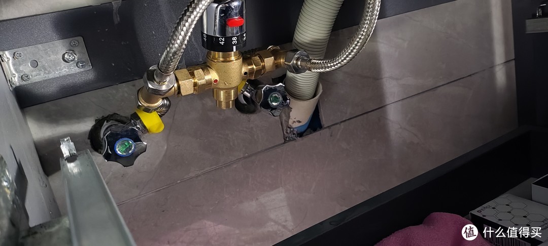 没有零冷水热水器无回水管使用增压泵实现零冷水