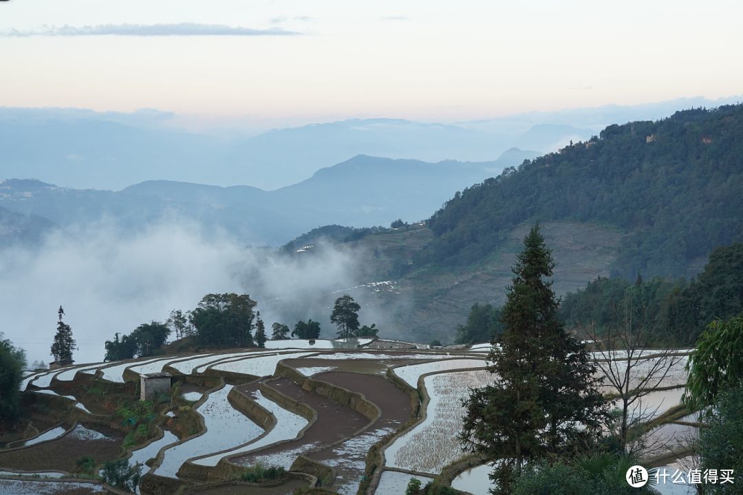 超小众的云南元阳哈尼梯田，昆明出发4小时，躺在酒店就能看美景！冬天过去美翻了