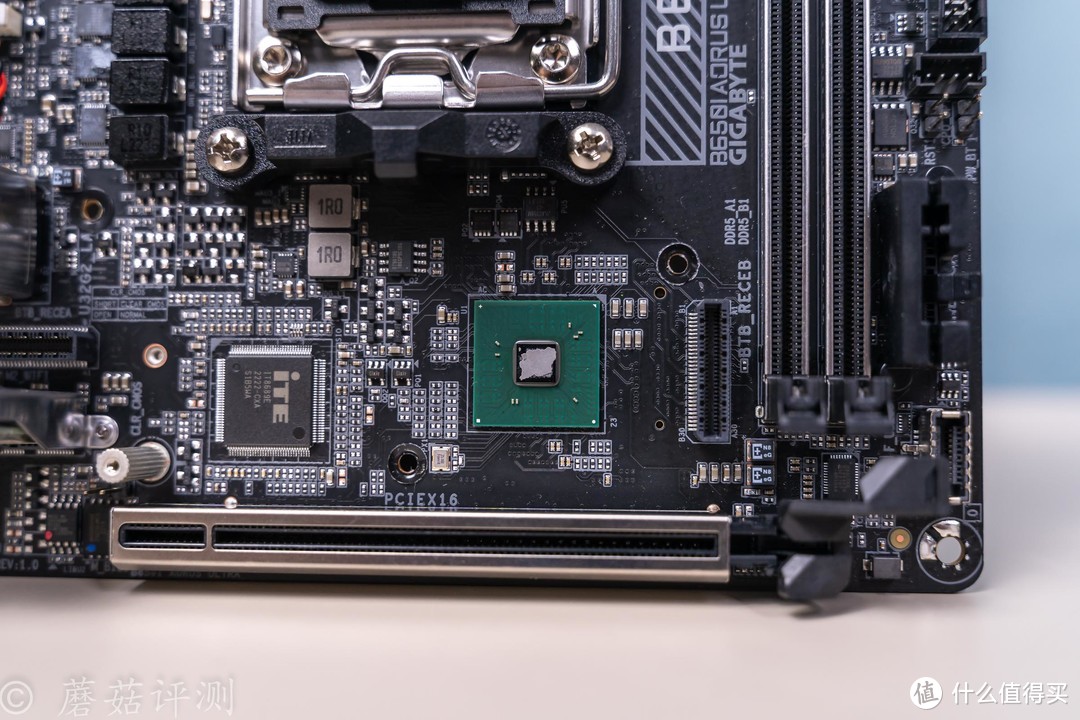 强悍拓展,空间利用大师,技嘉(gigabyte)b650i aorus ultra主板 拆解