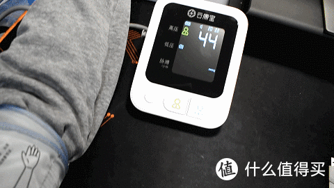 健康不能凭感觉！云康宝电子血压计，大屏显示加大声播报，简单易操作，助你随时随地掌握血压状况