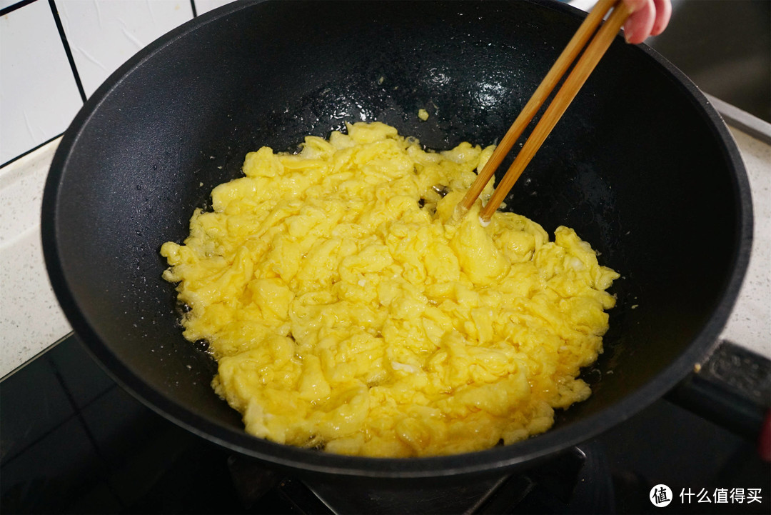 做韭菜鸡蛋馅饺子，牢记只放3种料，味道正，鲜香饱满