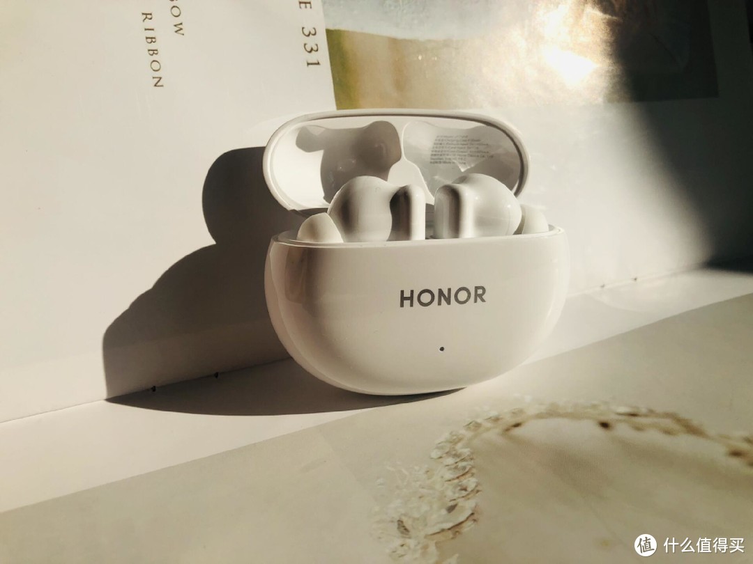 将真无线耳机性价比天花板推向了一个新高度的荣耀 Earbuds 3i