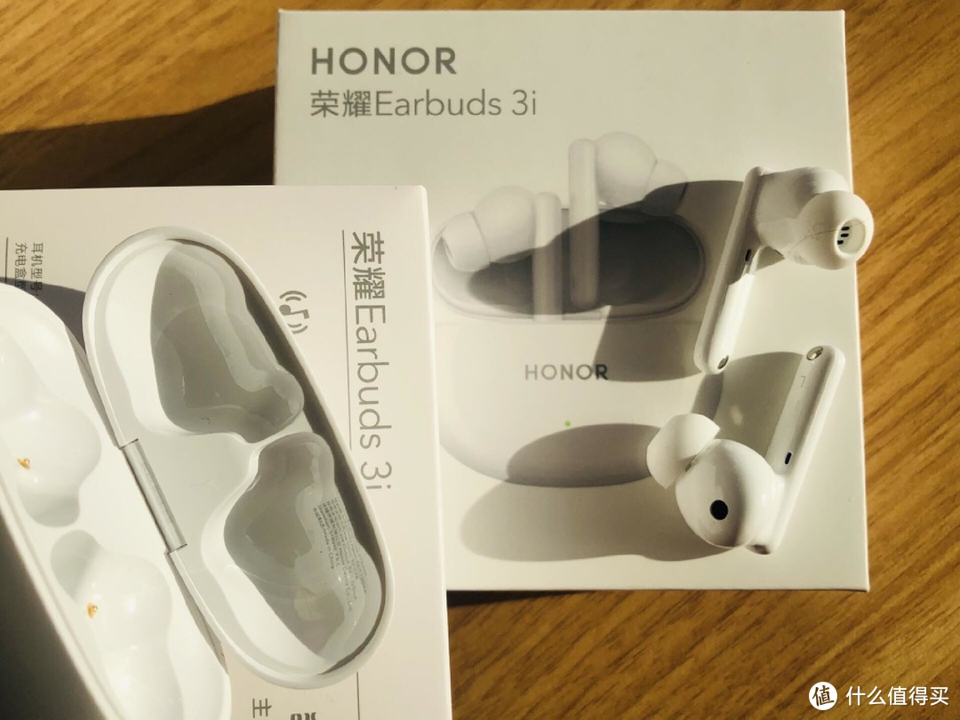 将真无线耳机性价比天花板推向了一个新高度的荣耀 Earbuds 3i