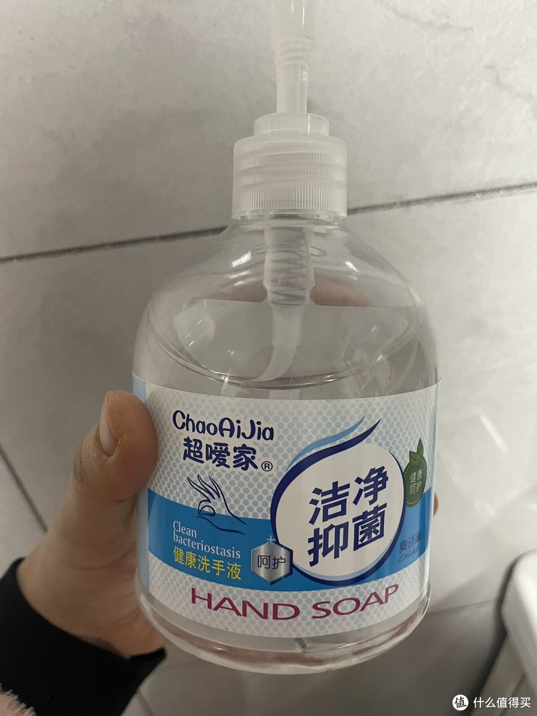 超大的一瓶洁净抑菌的洗手液