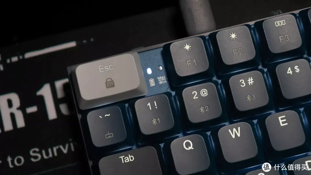 可爱安静易推倒：这绿联KU102矮轴键盘太治愈了！