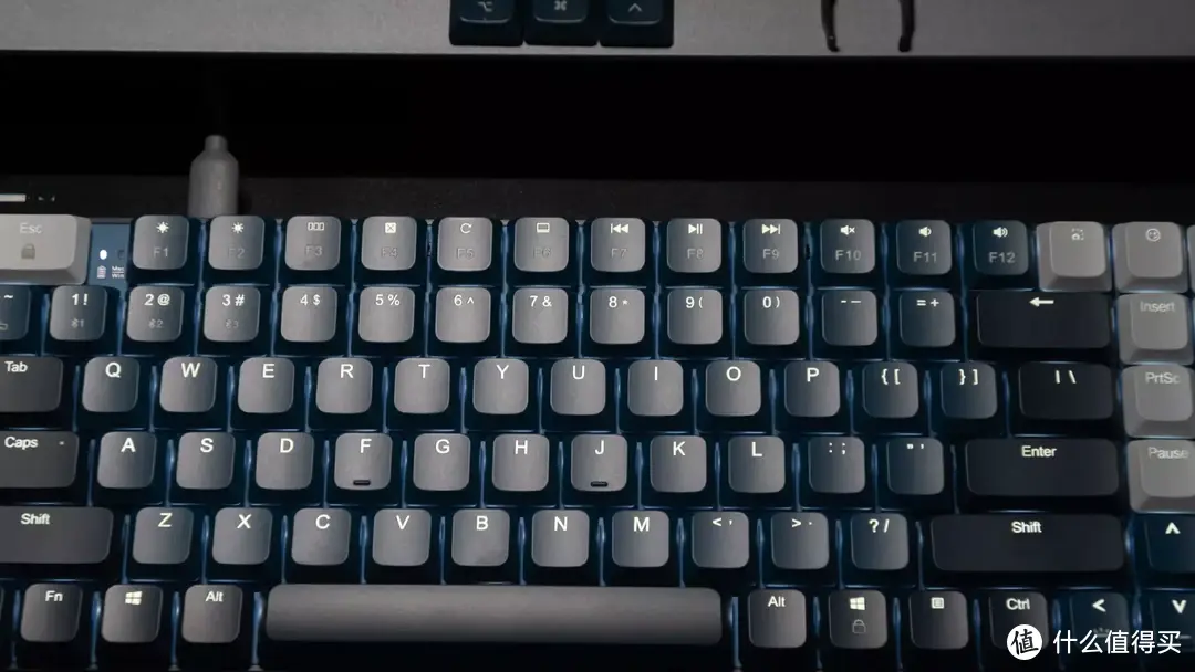 可爱安静易推倒：这绿联KU102矮轴键盘太治愈了！