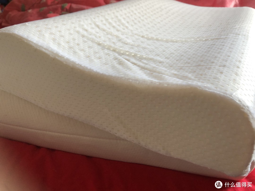 有小伙伴买过京东京造的乳胶枕吗