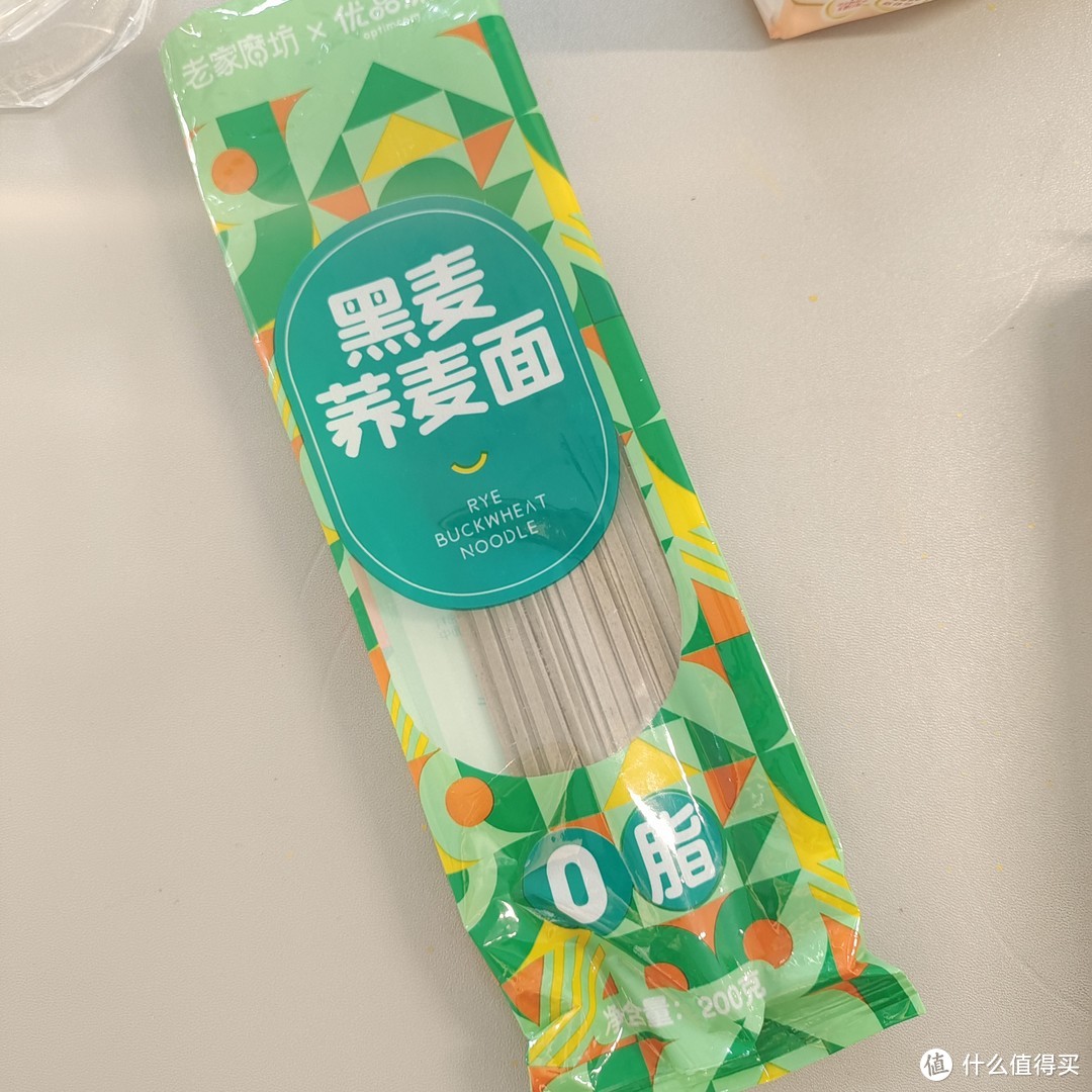 减脂达人必备的健康营养主食-黑麦荞麦面