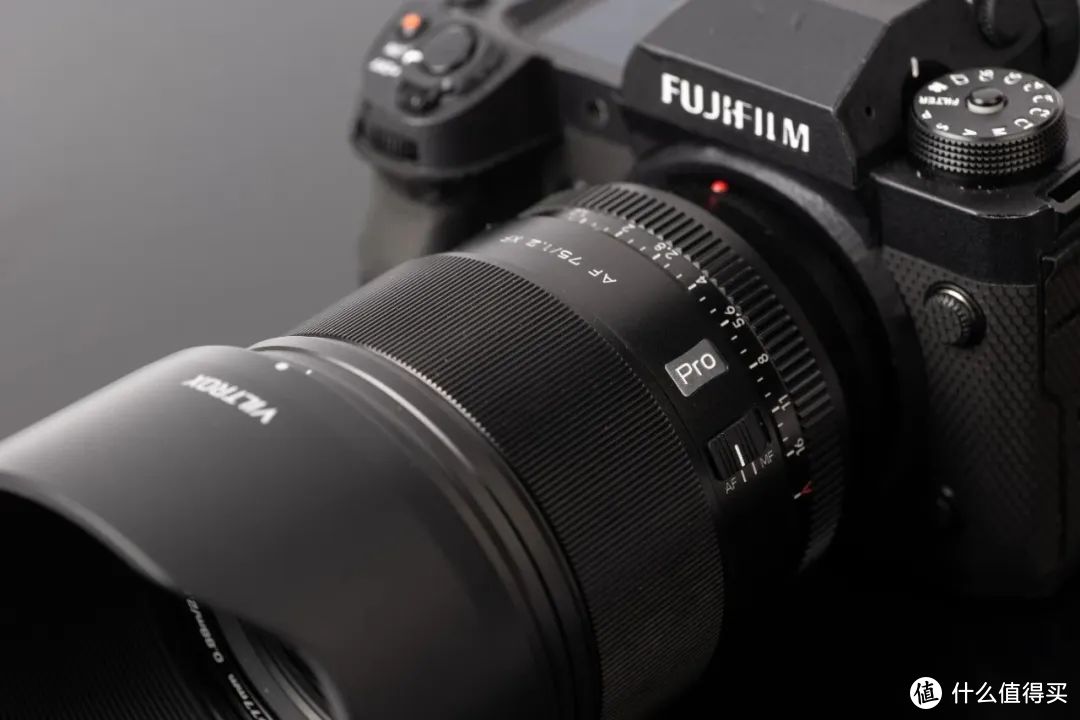 国产唯卓仕全新X卡口自动对焦镜头75mm F1.2测评