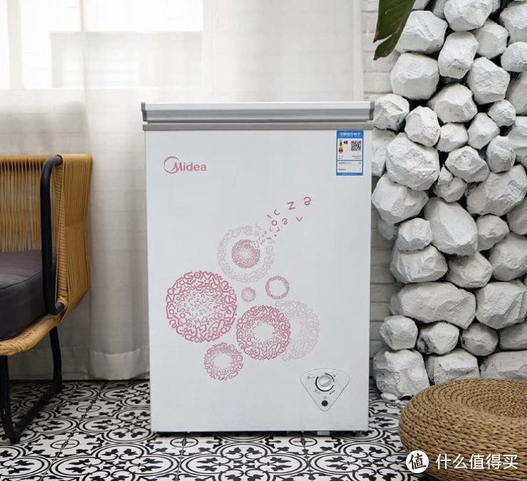 在邻居的推荐下入手了这款美的96L速冻小冷柜