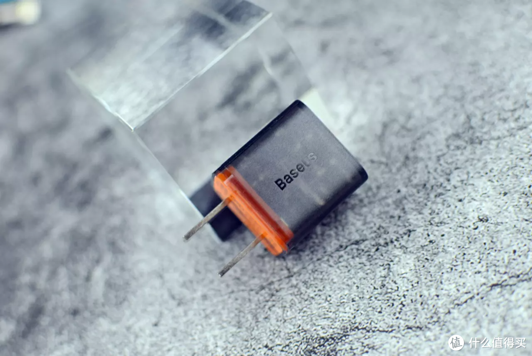 倍思小酷琥珀橙PD20W氮化镓快充套装：充电器也可以这么小而美