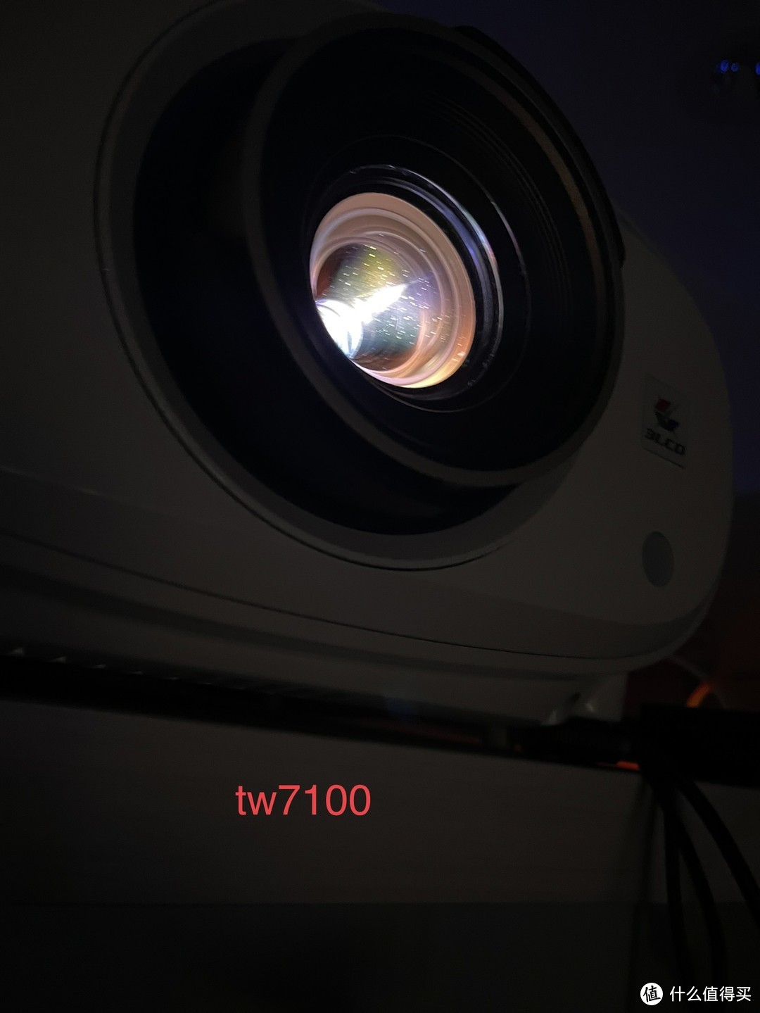 7100.的镜头镀膜偏红
