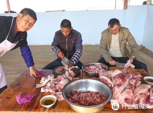 腊月已至，农村家家户户开始杀猪，你有多久没有吃过杀猪饭了？