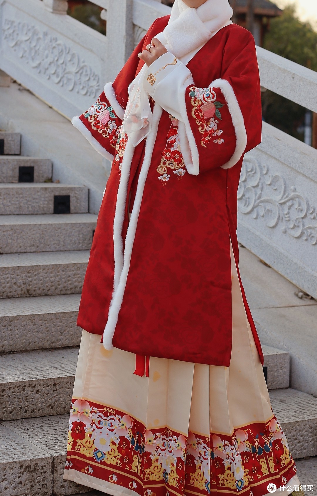 同袍春节过年就这么穿！明制汉服女装冬季保暖天花板——对襟长披袄！