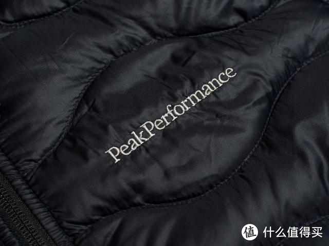 很轻很薄很温暖、防泼水、时尚又独特，PeakPerformance壁克峰重新给出了户外运动服的新选择！ 