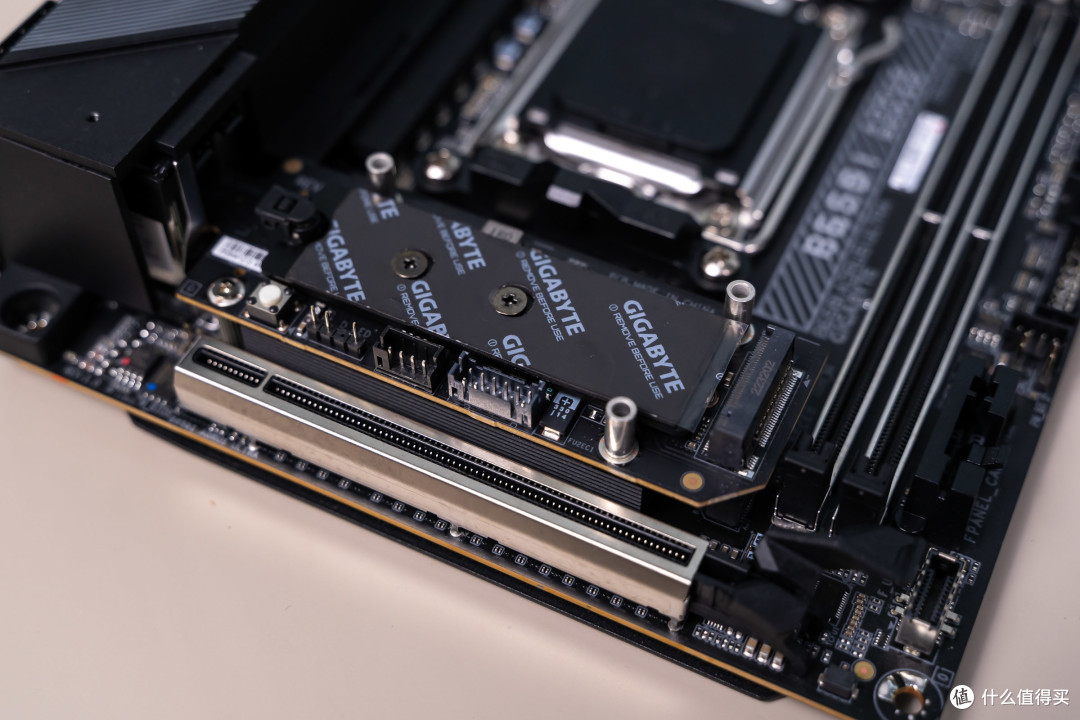 用料优秀接口丰富技嘉b650iaorusultra主板拆解