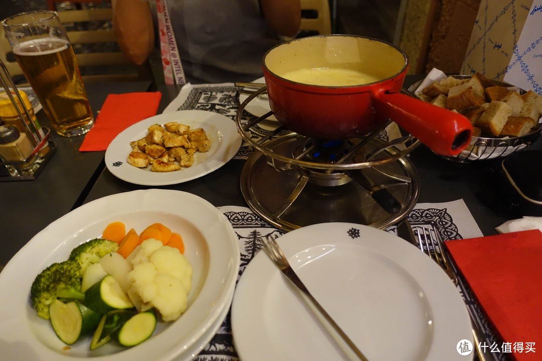 点了奶酪火锅 (Fondue)。