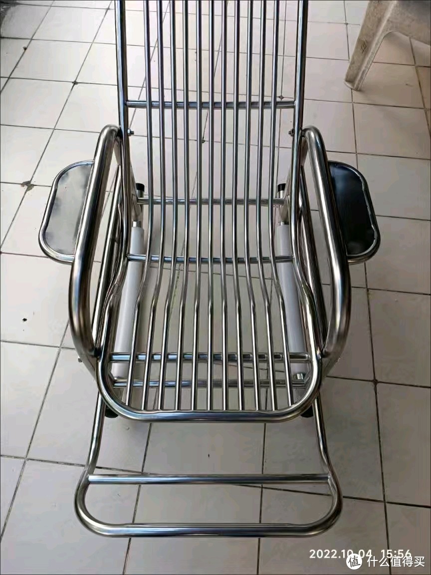 不锈钢焊接成的凉躺椅