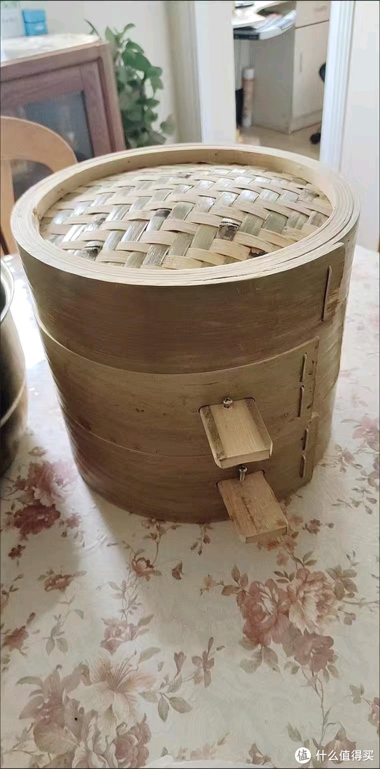 竹编成的蒸笼，自己蒸馒头。