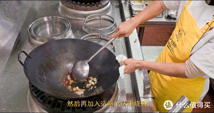 厨师长教你：“青椒酿五花肉”的家常做法，汤汁浓郁，咸香下饭