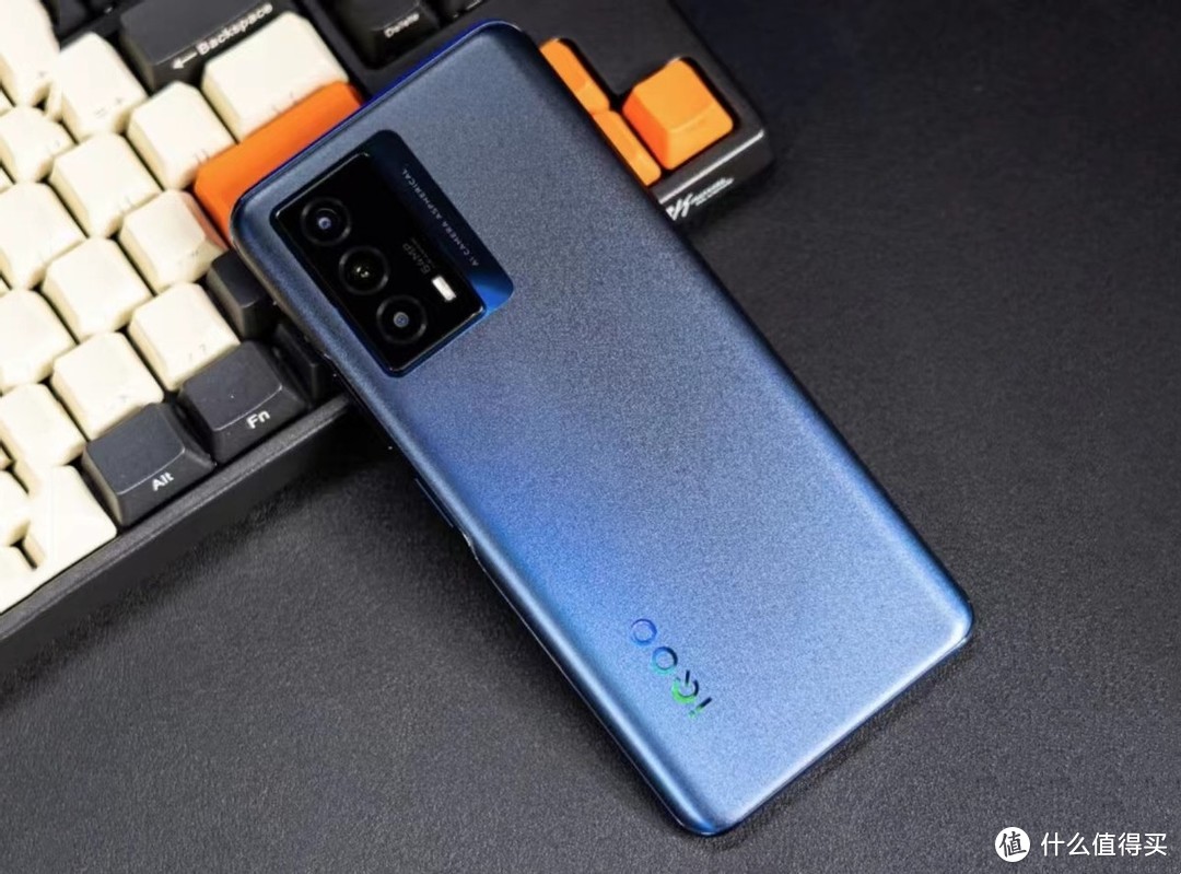 5000mAh+骁龙778G+120Hz屏，跌至1399元，送父母好礼物