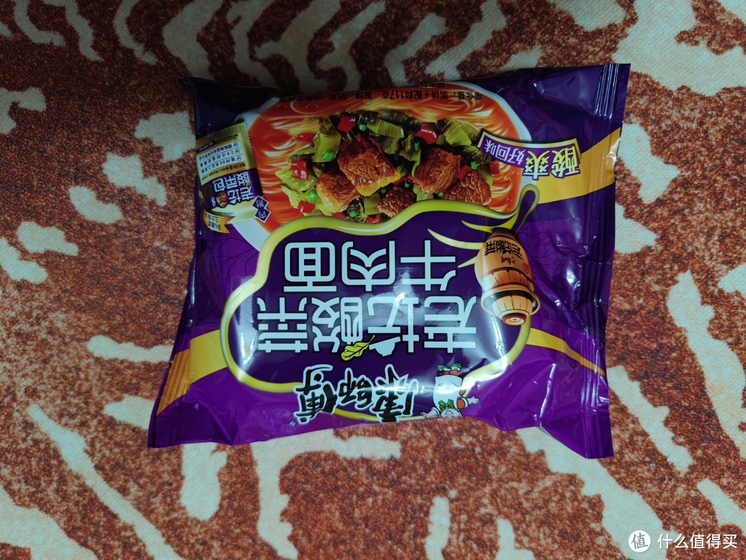 康师傅老坛酸菜牛肉面，口感确实一般般