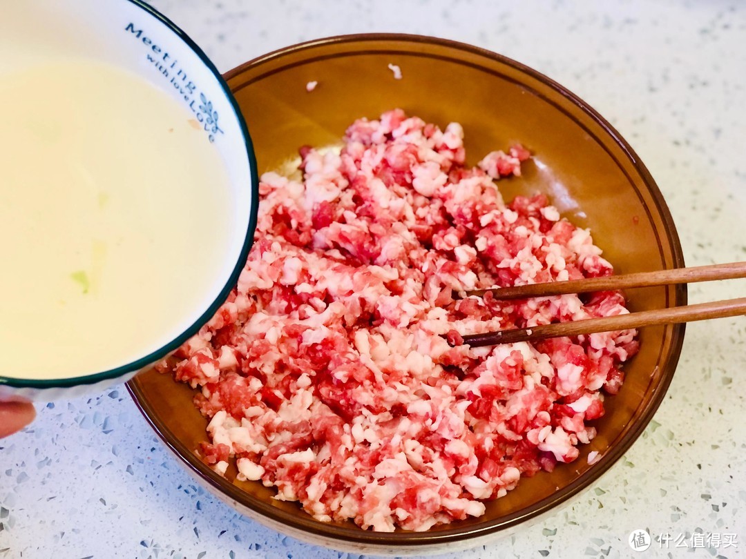 春节包猪肉白菜馅饺子，别用盐杀水，分享我家多年方法，鲜嫩多汁