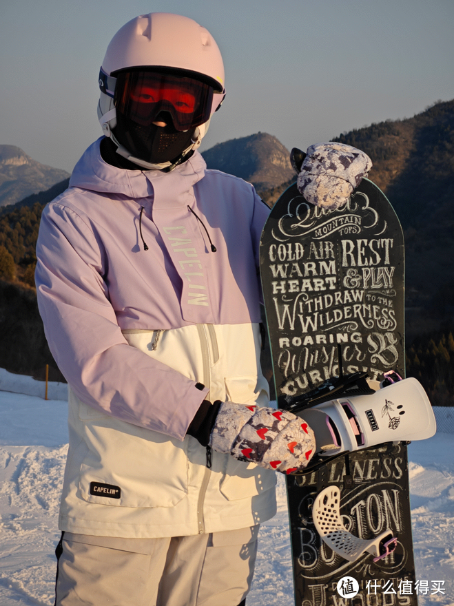 做冰雪世界的粉帽女孩，高颜值雪盔就选这一款