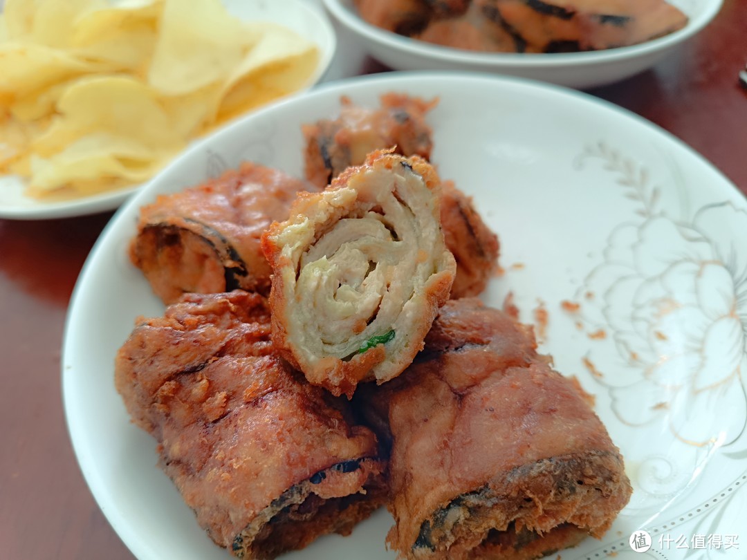 情人节，请对象吃好吃的：咸香酥脆，柔嫩多汁的茄子片片卷肉。