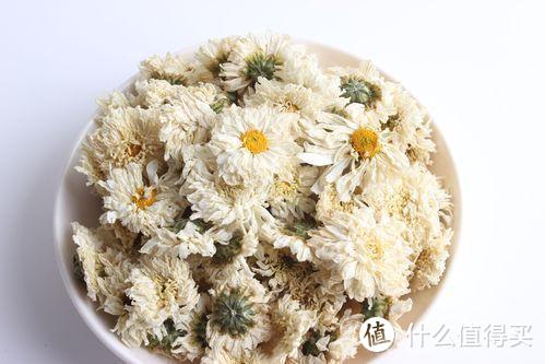 “夏饮茶，身体佳”，上了年纪的人，常喝3款菊花茶