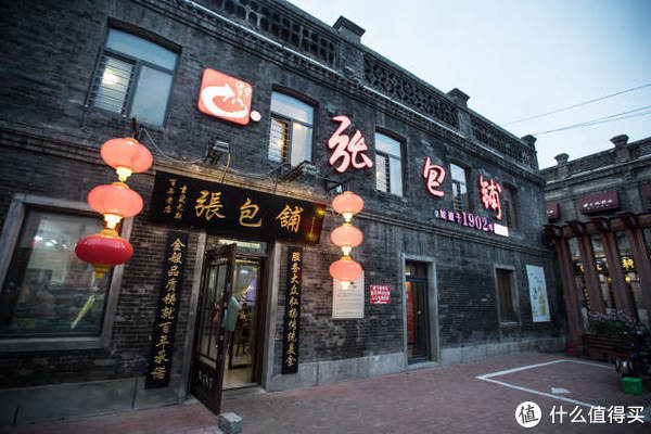 市中心位置，近地铁站和火车站！哈尔滨新巴黎大酒店 巴黎精品大床房1晚套餐（含双早+欢迎水果等）