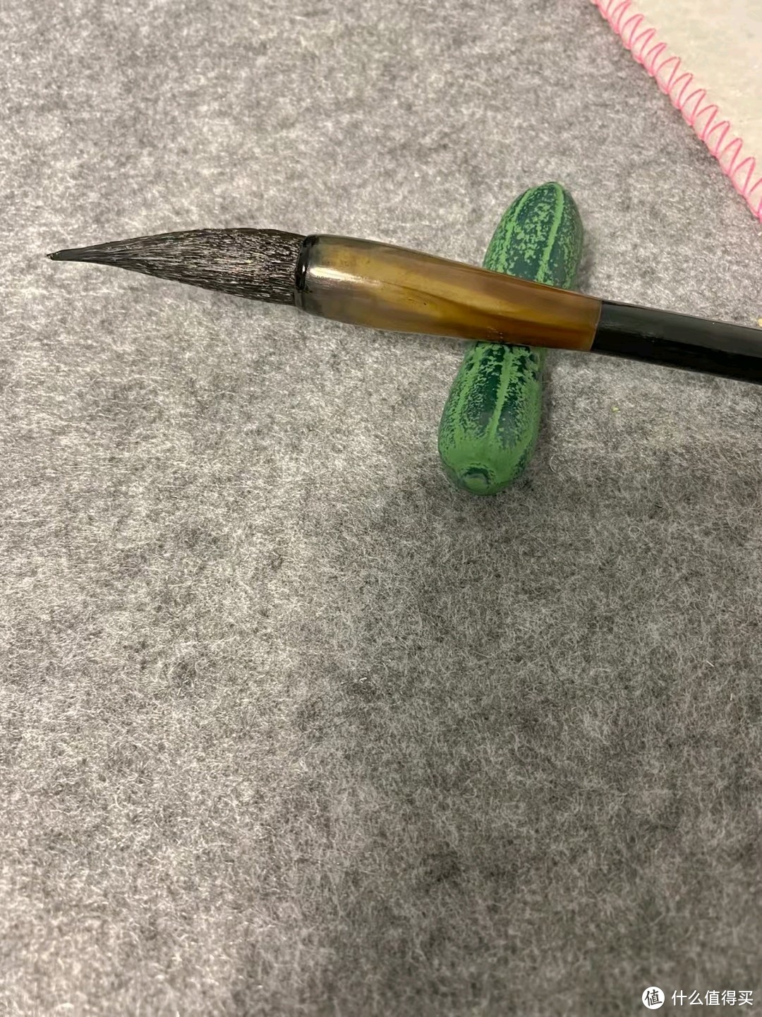 小黄瓜硬质的毛笔托。