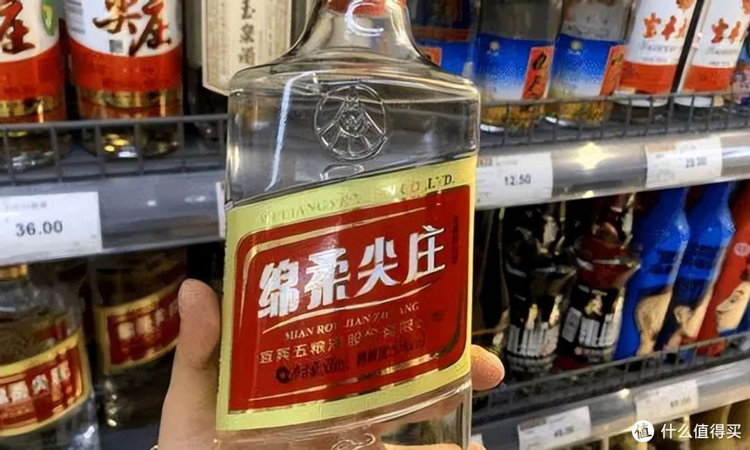 买酒时，遇到货架上的这4款“廉价酒”不要嫌弃，都是纯粮好酒